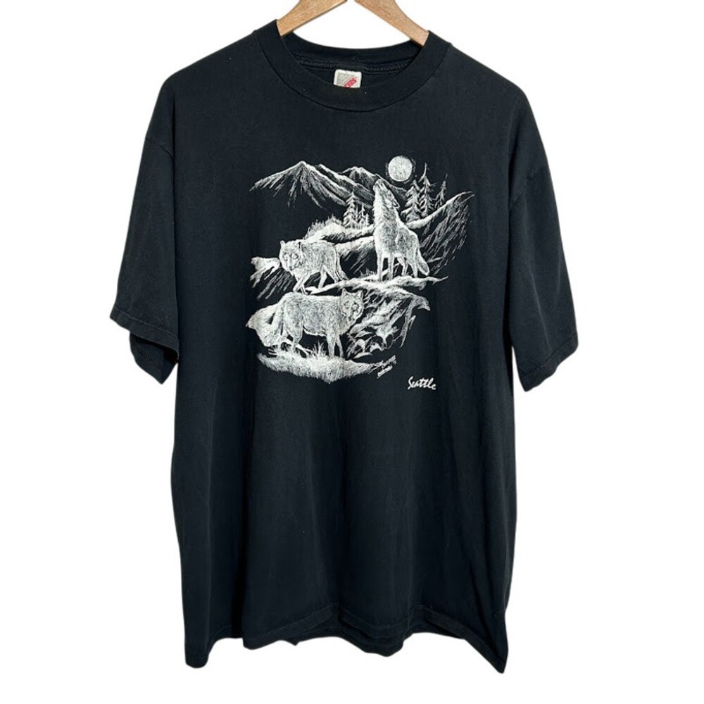 VTG 90s Wolves Moon Nature Graphic T Shirt Mens XL Black Sue Chaffee Seattle